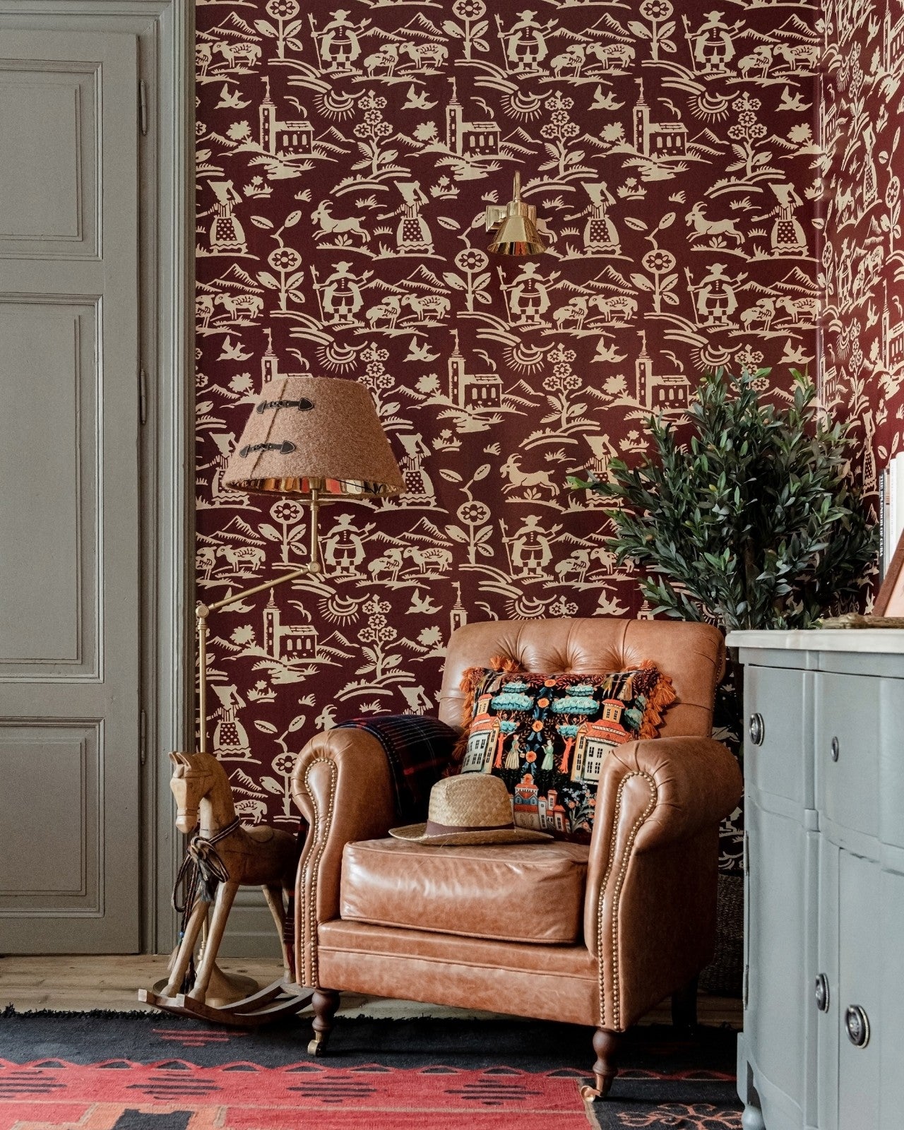 brixen maroon wallpaper