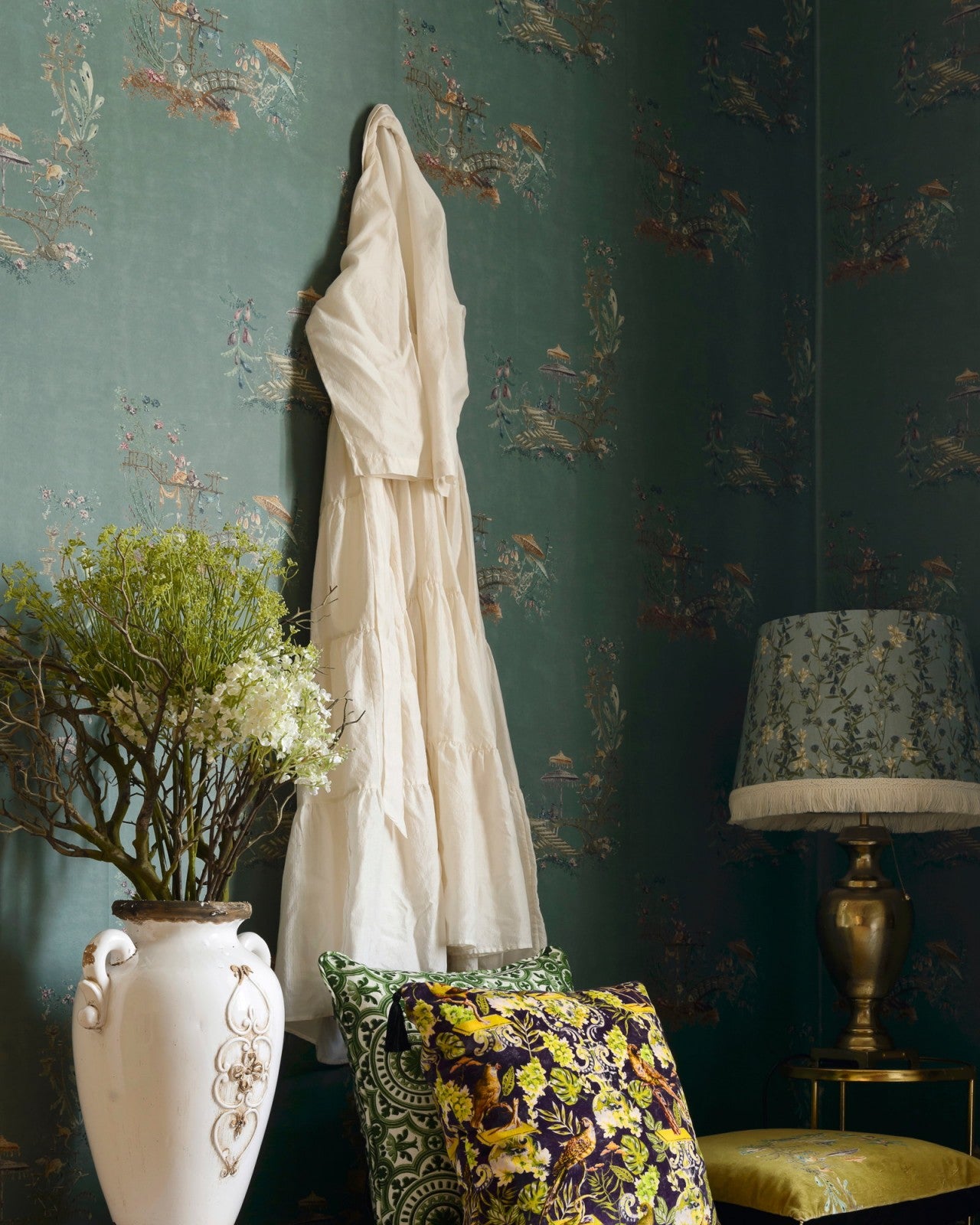 chinoiserie blue wallpaper